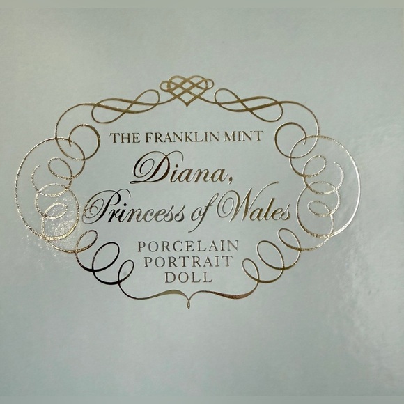 Franklin Mint Diana, Princess of Wales Porcelain Portrait Doll NEW - Picture 3 of 5